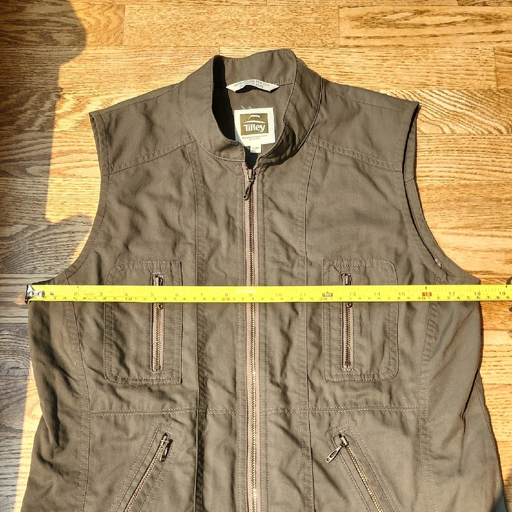 (S) Tilley Women's Cargo Vest Camping Hiking Fishing Athleisure Outdoor Gorpcore - Picture 5 of 12